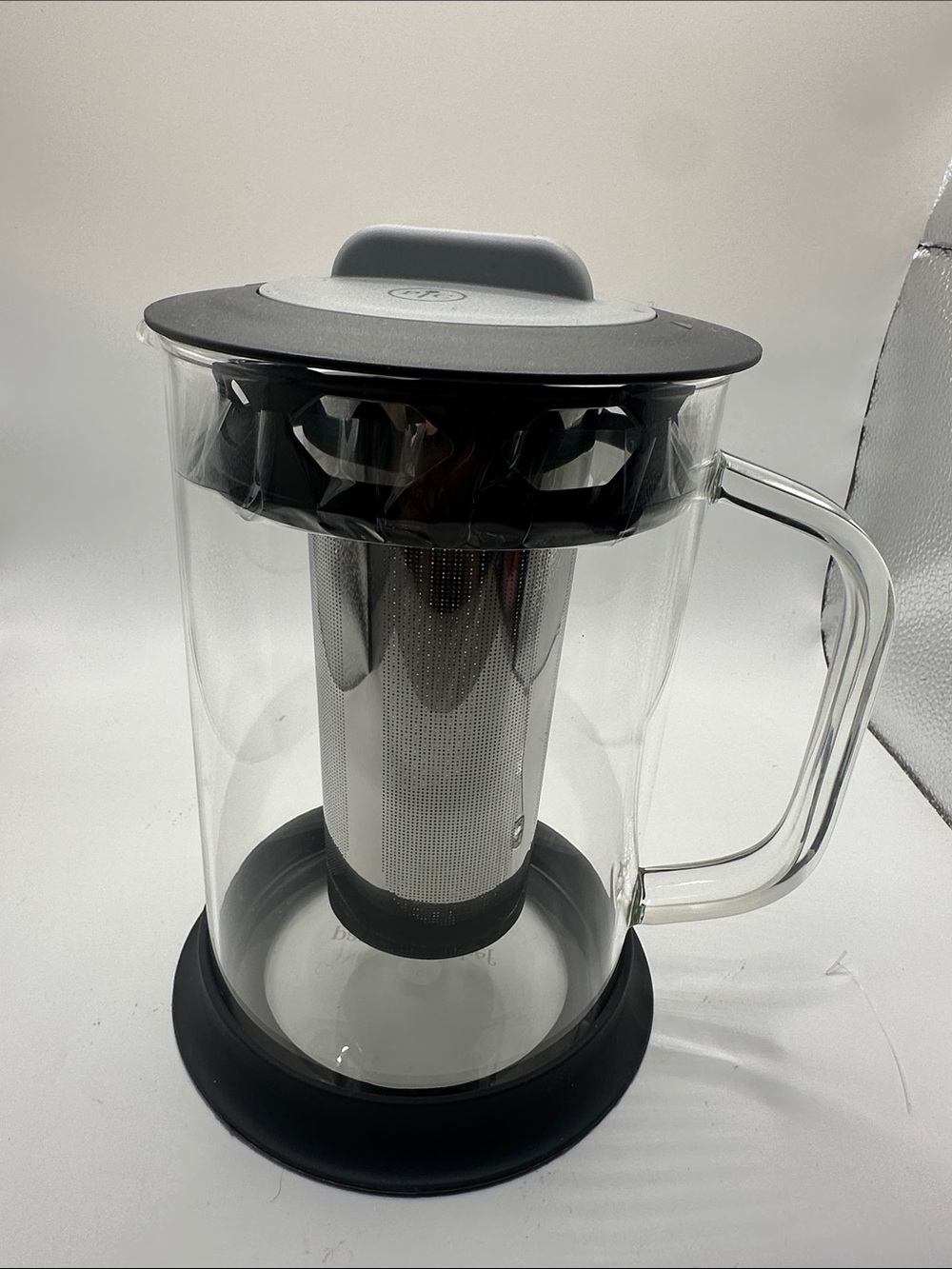 Pampered chef Glass Tea Infuser Pitcher with Black Lid and Base